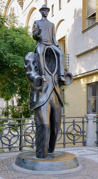 AUTHOR_Kafka-statue